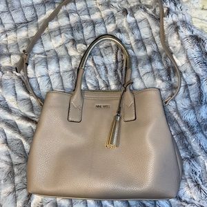 Nine West crossbody purse w/ straps!
